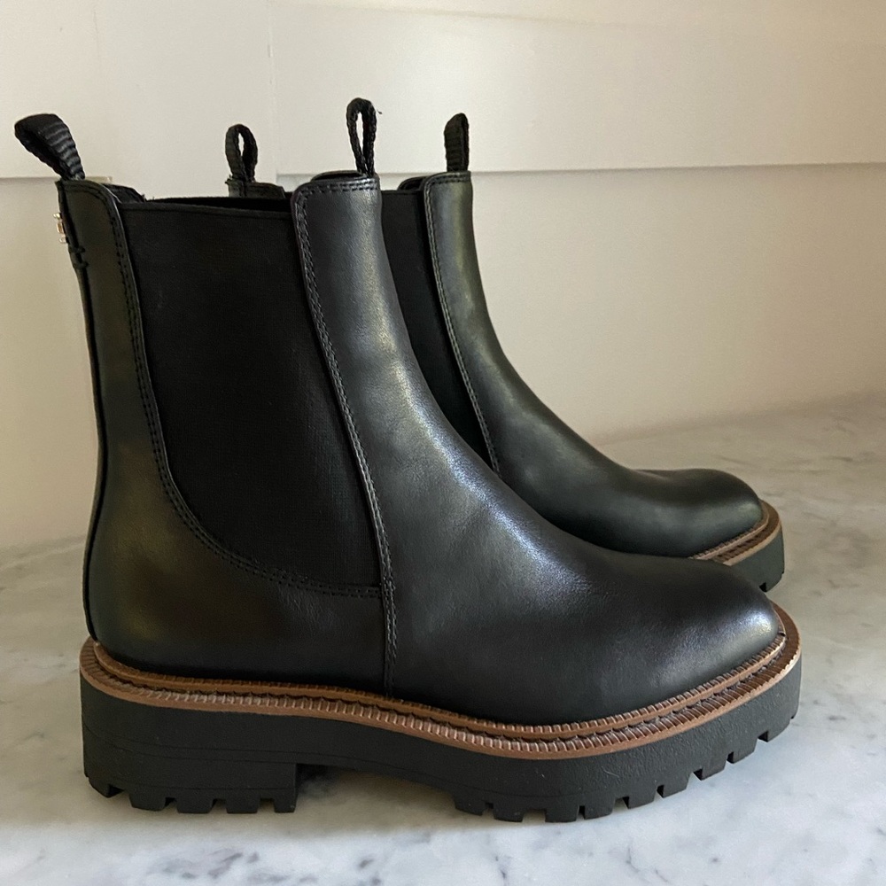 Sam Edelman Chelsea Boot in black | Never Worn